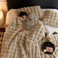 Cozy Cocoon – Ganzjahres-Kuscheldecke