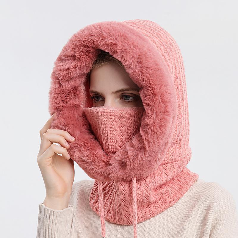 Warmer, flauschiger Kapuzenpullover mit Schal - Martina